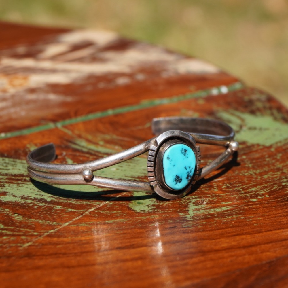 Vintage Navajo Sterling Turquoise Cuff Bracelet - Picture 3 of 13